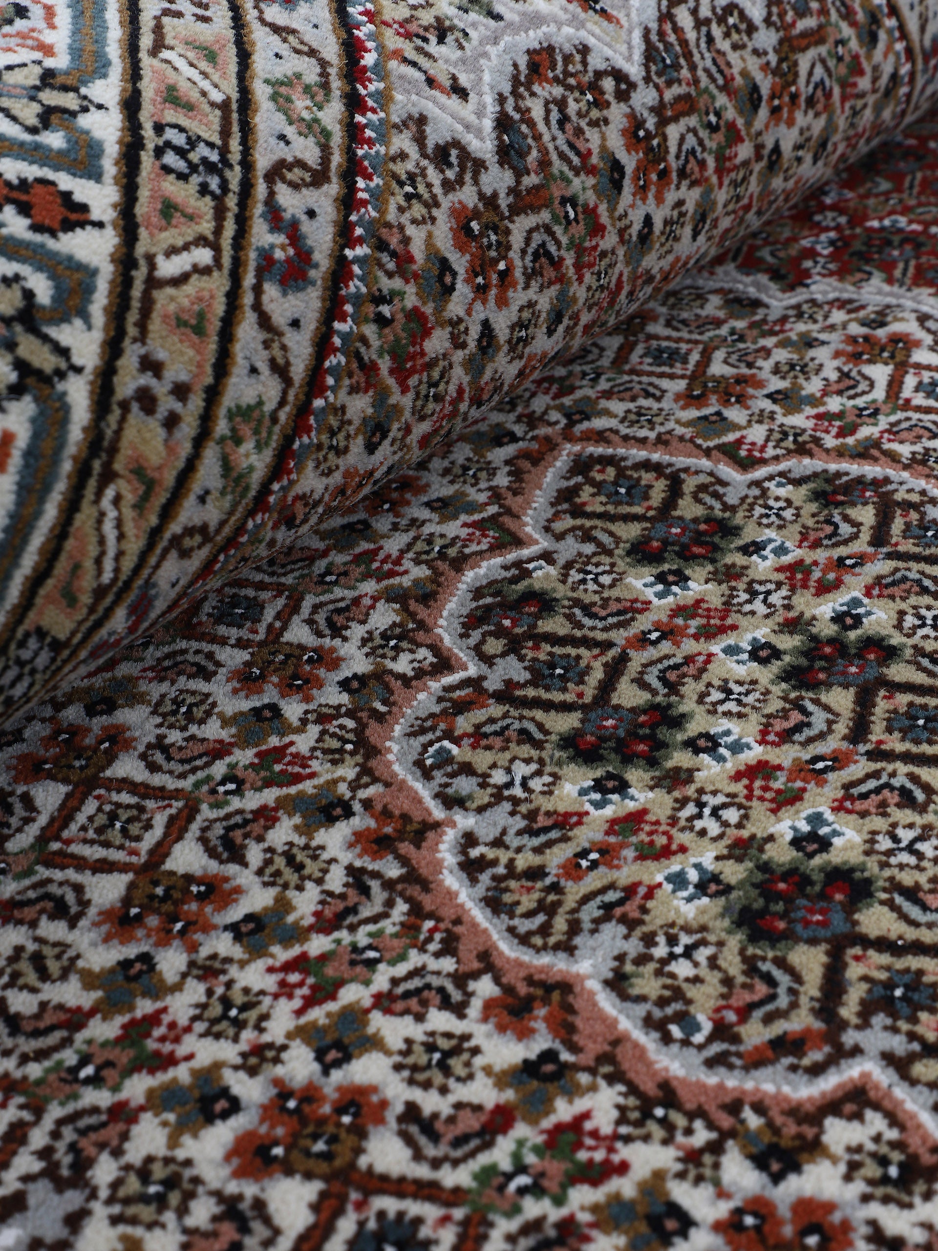 Tabriz Mahi Teppich Rot